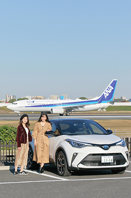 轟音を上げて目の前で離着陸する飛行機は大迫力