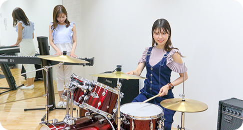 防音設備が施された部屋で、バンドの練習などができます。