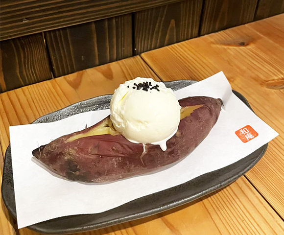 一番人気の「お芋のアイスのせ(580円)」。アイスはお芋味かバニラ、どちらかを選べます。