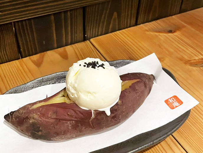 一番人気の「お芋のアイスのせ(580円)」。アイスはお芋味かバニラ、どちらかを選べます。