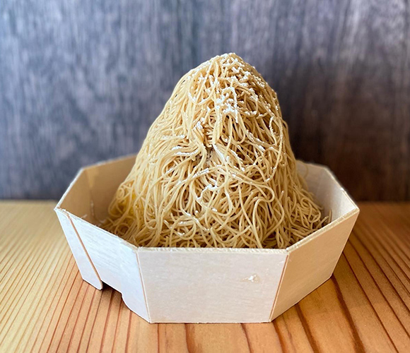 SNSでも話題のモンブランクリームは、口の中でほどけるようなふわふわ感が絶品!