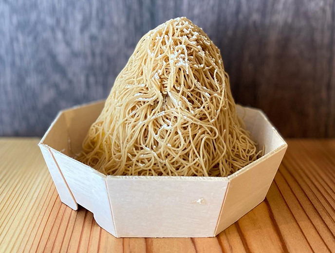 SNSでも話題のモンブランクリームは、口の中でほどけるようなふわふわ感が絶品!