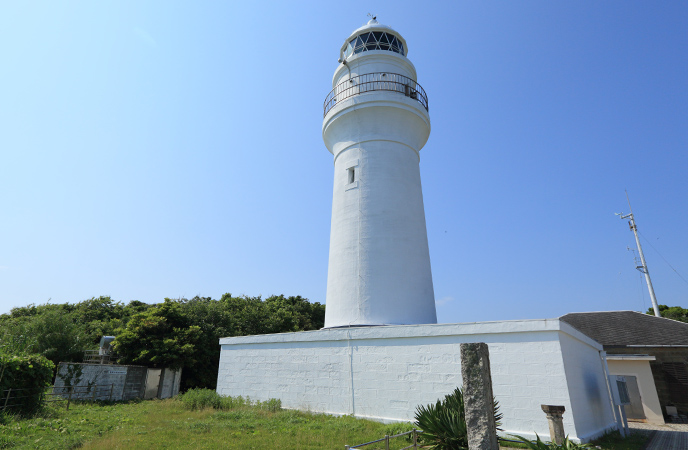 明治6年に初点灯し、100年以上も沖行く船を照らし続けてきました。