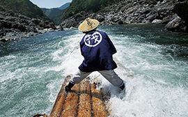 体験する北山川 観光筏下り