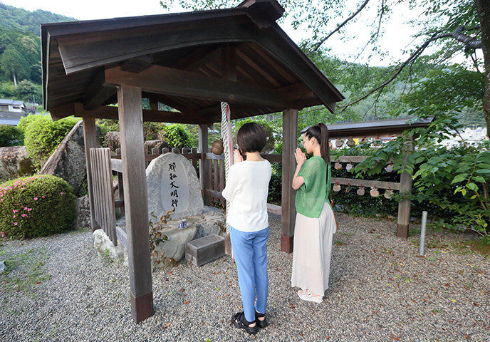 村の特産品であるじゃばらの豊作を祈る