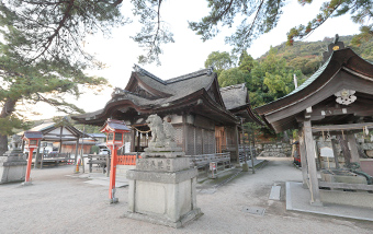 ご祭神は天孫降臨の際に道案内をしたという猿田彦命