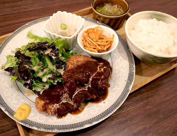 この日のメインはチキンカツ※他に軽食メニューやサンドイッチもあり。