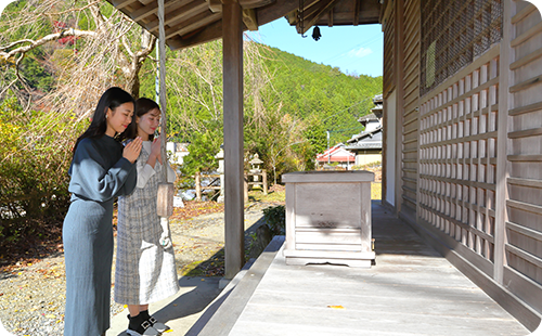 1705年に明算という僧侶が龍王社薬師堂として再建