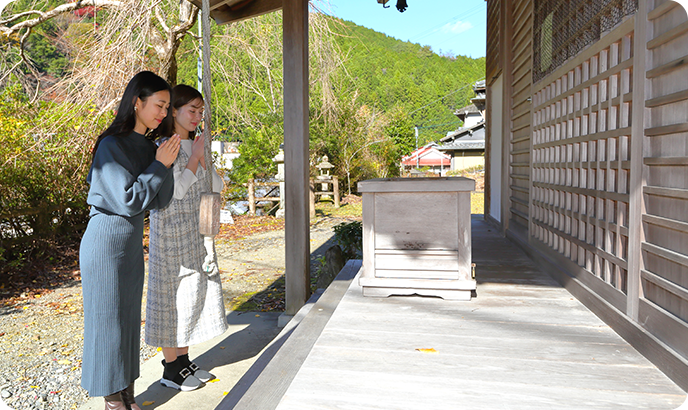 1705年に明算という僧侶が龍王社薬師堂として再建