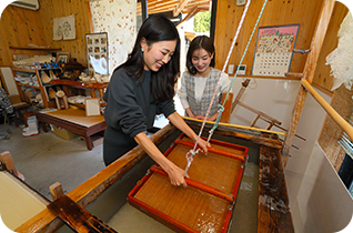 しみず温泉近くの体験工房「わらし」