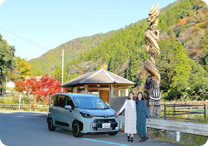 温泉街 入口にある龍のモニュメント