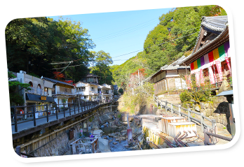古くからの温泉地として栄えた湯の峰温泉