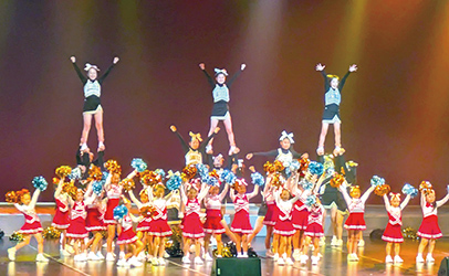 地元の高校生による演奏会やダンスで一気にヒートアップ
