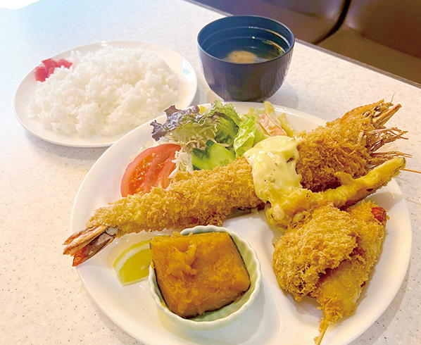 特製エビフライランチ（ 1,650円）他にサービスランチ（1,300円）あり