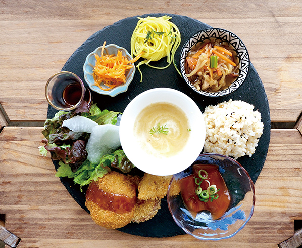 体に優しく美味しい「野菜ソムリエの気まぐれプレート（1,390円）」
