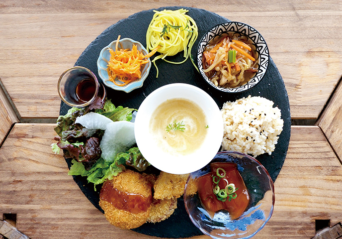 体に優しく美味しい「野菜ソムリエの気まぐれプレート（1,390円）」
